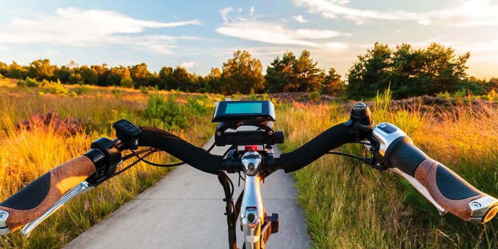Naar Dek de tafel Stof Hoeveel km gaat een accu van een elektrische fiets mee?